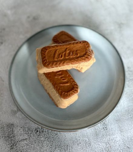 biscoff-lotus-sandwich-ice-cream
