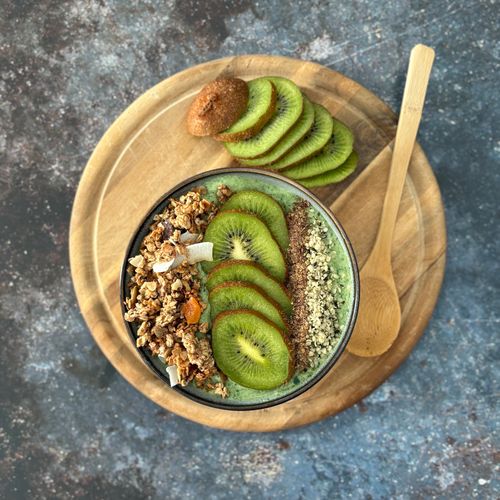 green-smoothie-bowl