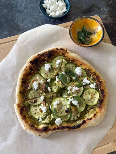 pesto-and-courgette-pizza